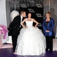 The unveiling of Kim Kardashian s wedding-themed wax figure dress | Picture 62805